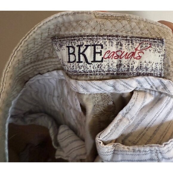 BKE Casuals Shorts Women’s 27 khaki Tan Mollie Low Rise Beach Hike School Bike - Picture 2 of 11